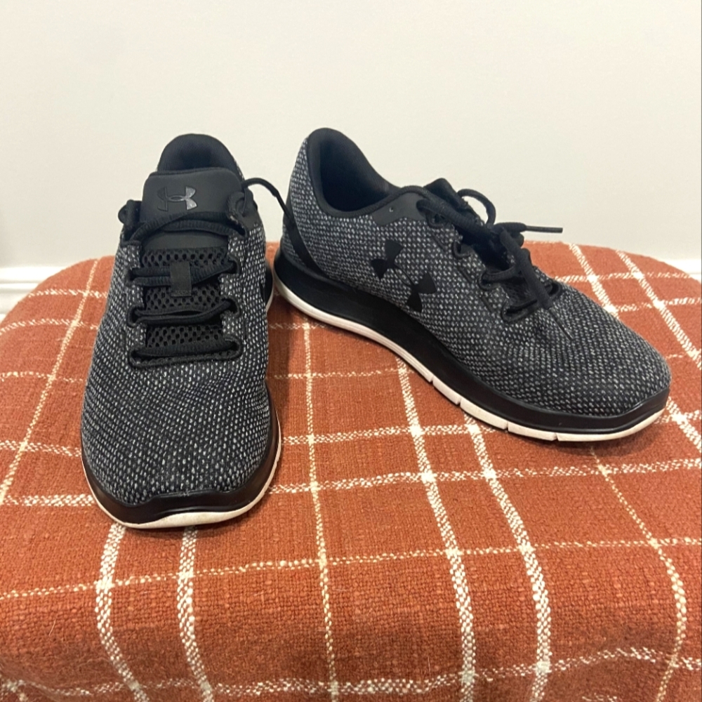 Under Armour Womens Black and Gray Athletic Shoes